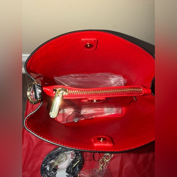 Luxury Carolina Herrera Women’s Handbag - Picture 11 of 12